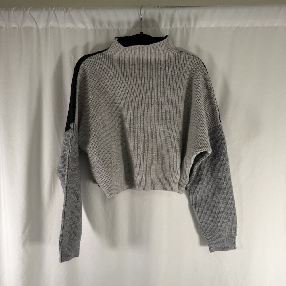 Le Lis Sweater Women's Small Grey Black Mock Neck Cropped Knit Pullover